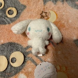 BNWT Rare Glow In The Dark Cinnamoroll/ Sanrio Plush Keychain